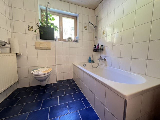 GERÄUMIGES HAUS IN ZENTRALER LAGE!