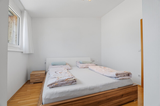 Attraktive Wohnung mit Reihenhauscharakter – großzügiges Wohnzimmer, Terrasse & Balkon