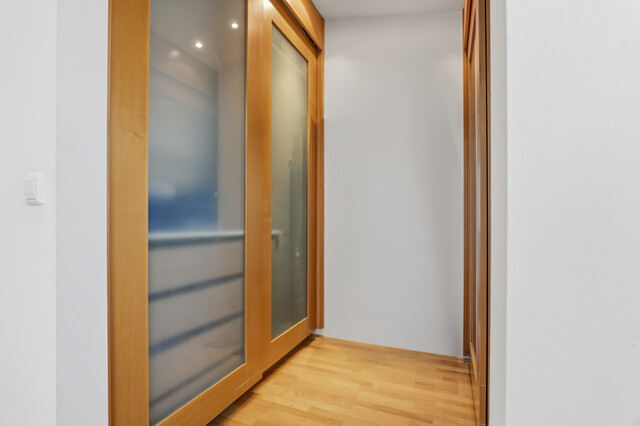Attraktive Wohnung mit Reihenhauscharakter – großzügiges Wohnzimmer, Terrasse & Balkon
