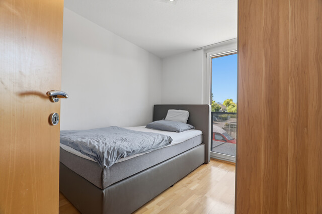 Attraktive Wohnung mit Reihenhauscharakter – großzügiges Wohnzimmer, Terrasse & Balkon
