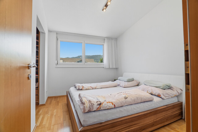 Attraktive Wohnung mit Reihenhauscharakter – großzügiges Wohnzimmer, Terrasse & Balkon