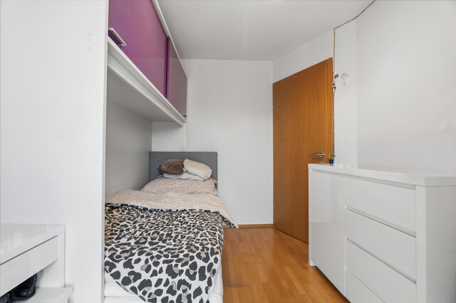 Attraktive Wohnung mit Reihenhauscharakter – großzügiges Wohnzimmer, Terrasse & Balkon