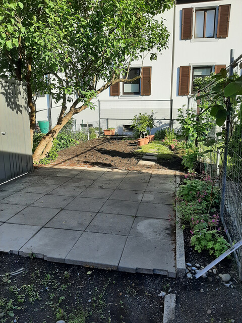 Provisionsfrei  Gemütliche 4-Zimmer-Dachgeschosswohnung  mit Garten