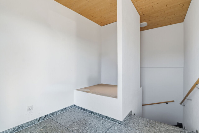 Koblach: Moderne 3-Zimmer-Maisonettwohnung mit riesiger Dachgeschoss-Terrasse!