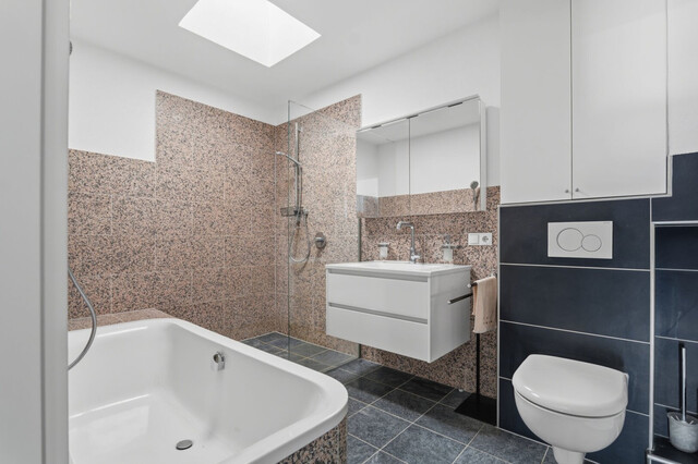 Koblach: Moderne 3-Zimmer-Maisonettwohnung mit riesiger Dachgeschoss-Terrasse!