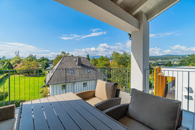 Zentrumsnahe, neuwertige Dachgeschosswohnung mit Blick auf die Gerlitzen und Velden