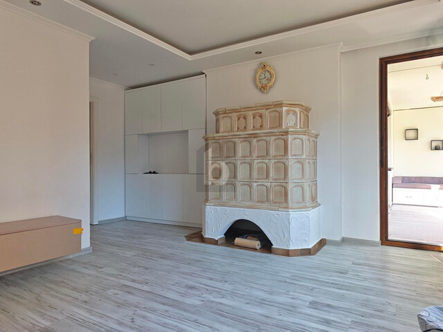 ZENTRAL, SONNIGE LOGGIA, TIEFGARAGENPARKPLATZ-  ALLES WAS MAN BRAUCHT!