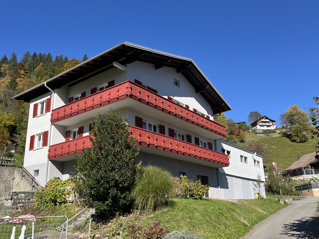 Neu renovierte 4-Zimmer Wohnung 100m² mit Balkon & Garage in Top-Lage!