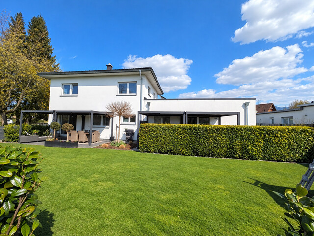 Privatverkauf! Modernes Haus mit separater Einliegerwohnung und Garten in Koblach