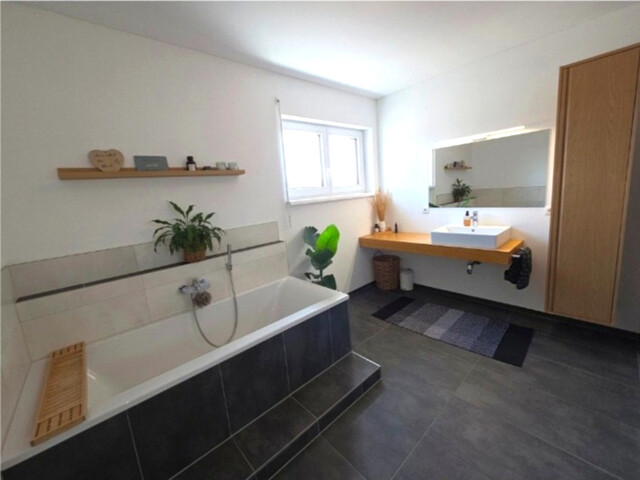 Privatverkauf! Modernes Haus mit separater Einliegerwohnung und Garten in Koblach