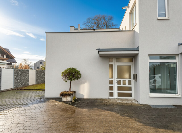 Attraktives Gewerbeobjekt mit Eigennutzung und vermietbaren Flächen – Sichtbarkeit & Eleganz vereint