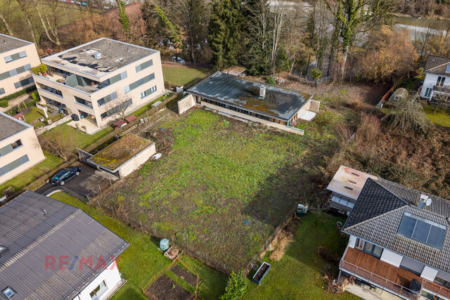 Großes Grundstück in Wolfurt mit Bungalow, der auf hoch motivierte Heimwerker wartet