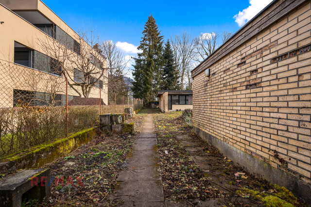 Großes Grundstück in Wolfurt mit Bungalow, der auf hoch motivierte Heimwerker wartet