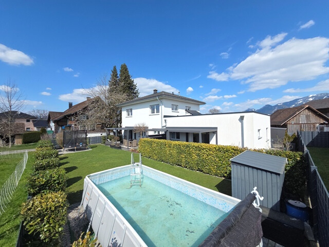 Traumhaftes Einfamilienhaus mit Einliegerwohnung und großem Garten in guter Lage von Koblach!