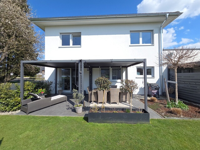 Traumhaftes Einfamilienhaus mit Einliegerwohnung und großem Garten in guter Lage von Koblach!