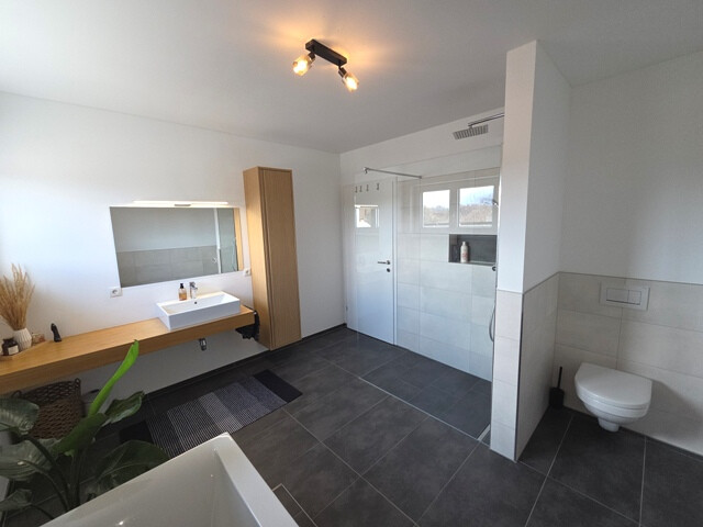 Traumhaftes Einfamilienhaus mit Einliegerwohnung und großem Garten in guter Lage von Koblach!