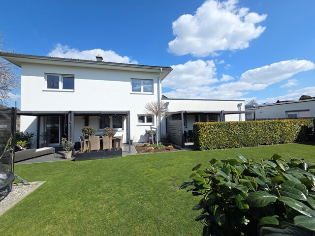 Traumhaftes Einfamilienhaus mit Einliegerwohnung und großem Garten in guter Lage von Koblach!