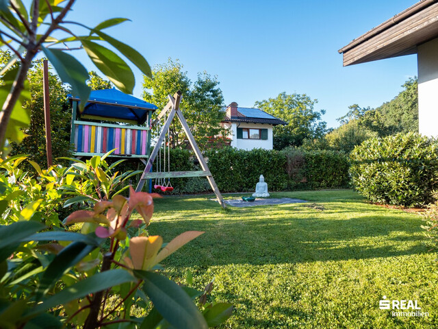 Großzügiges Haus in Feldkirch: Platz, Garten und Sauna