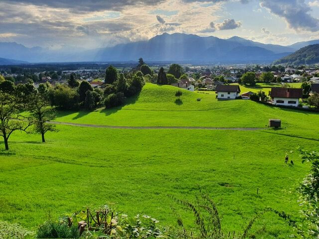Einfamilienhaus mit traumhafter Aussicht in Hanglage