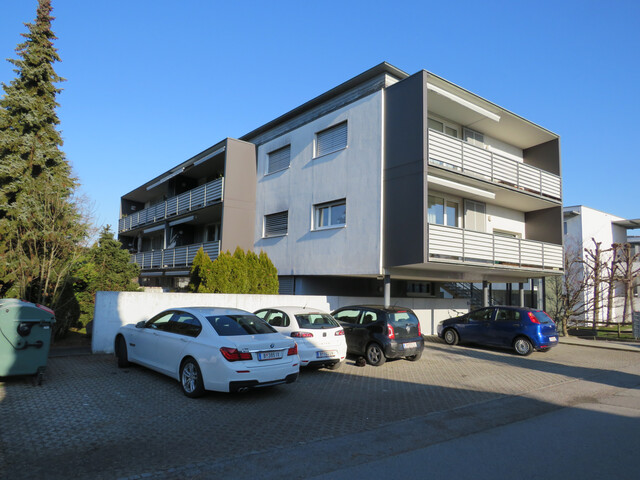 Gepflegte 2-Zi-Wohnung mit 13 m² Balkon  in ruhiger Wohnlage!