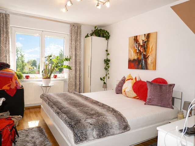 Wohnhighlight mit Top-Ausstattung – 4-Zimmer-Wohnung mit Balkon & Einzelgarage!