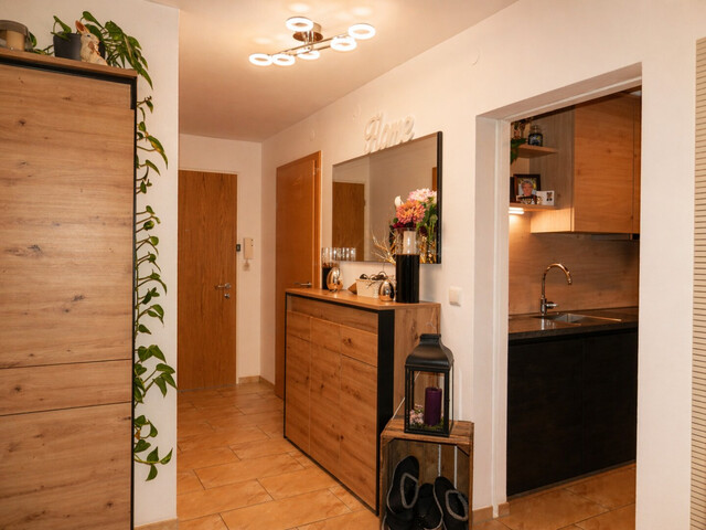 Wohnhighlight mit Top-Ausstattung – 4-Zimmer-Wohnung mit Balkon & Einzelgarage!