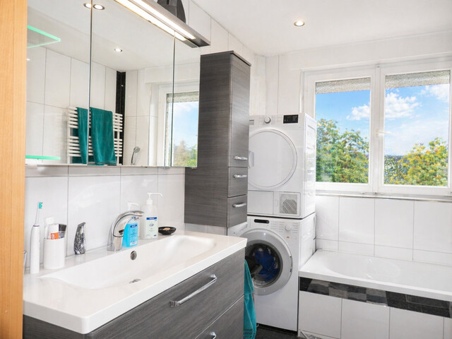 Wohnhighlight mit Top-Ausstattung – 4-Zimmer-Wohnung mit Balkon & Einzelgarage!