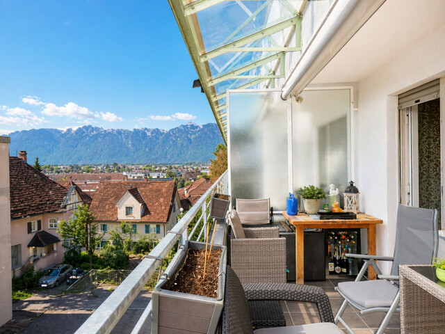 Wohnhighlight mit Top-Ausstattung – 4-Zimmer-Wohnung mit Balkon & Einzelgarage!