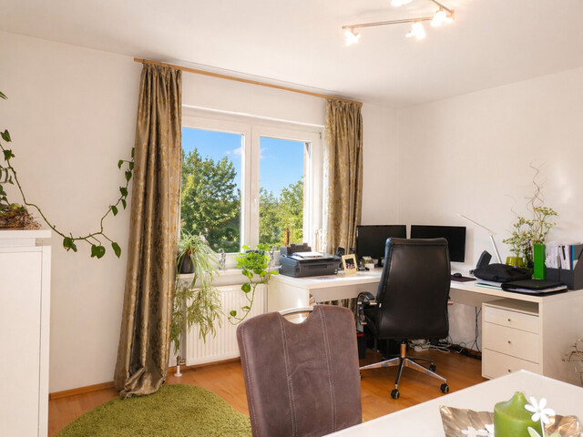 Wohnhighlight mit Top-Ausstattung – 4-Zimmer-Wohnung mit Balkon & Einzelgarage!