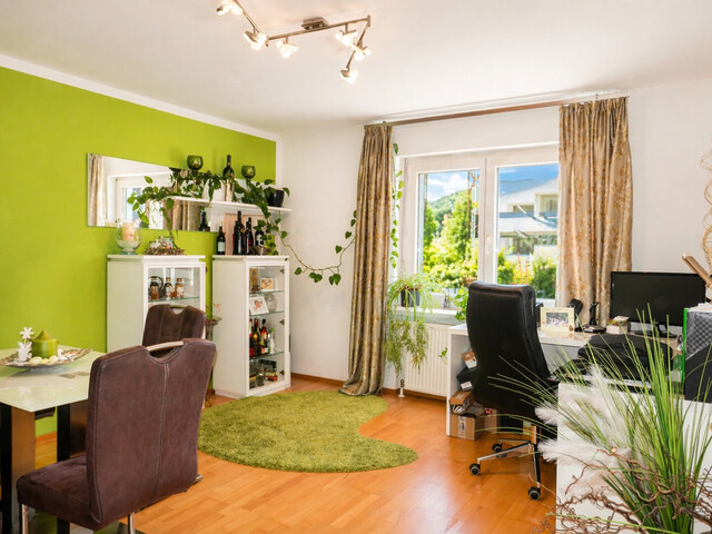 Wohnhighlight mit Top-Ausstattung – 4-Zimmer-Wohnung mit Balkon & Einzelgarage!