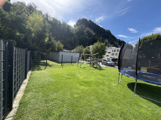 Gepflegte Doppelhaushälfte mit großem Garten in ruhiger Lage