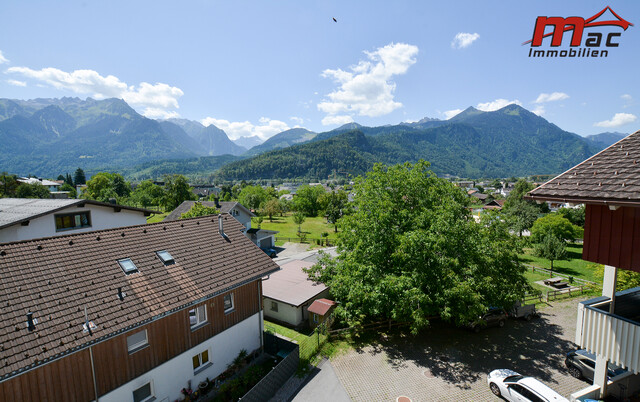 Sonnige drei Zimmer-Wohnung mit traumhafter Fernsicht direkt im Zentrum