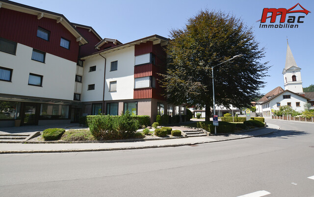 Sonnige drei Zimmer-Wohnung mit traumhafter Fernsicht direkt im Zentrum