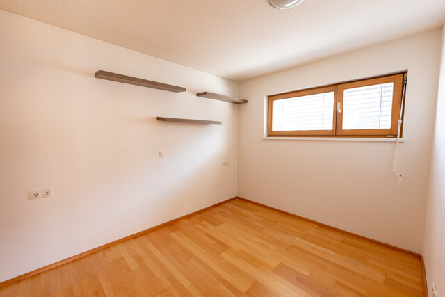 Helle, teilmöblierte 2-Zimmer Wohnung mit Balkon - zentral & ruhig gelegen | Ab sofort verfügbar