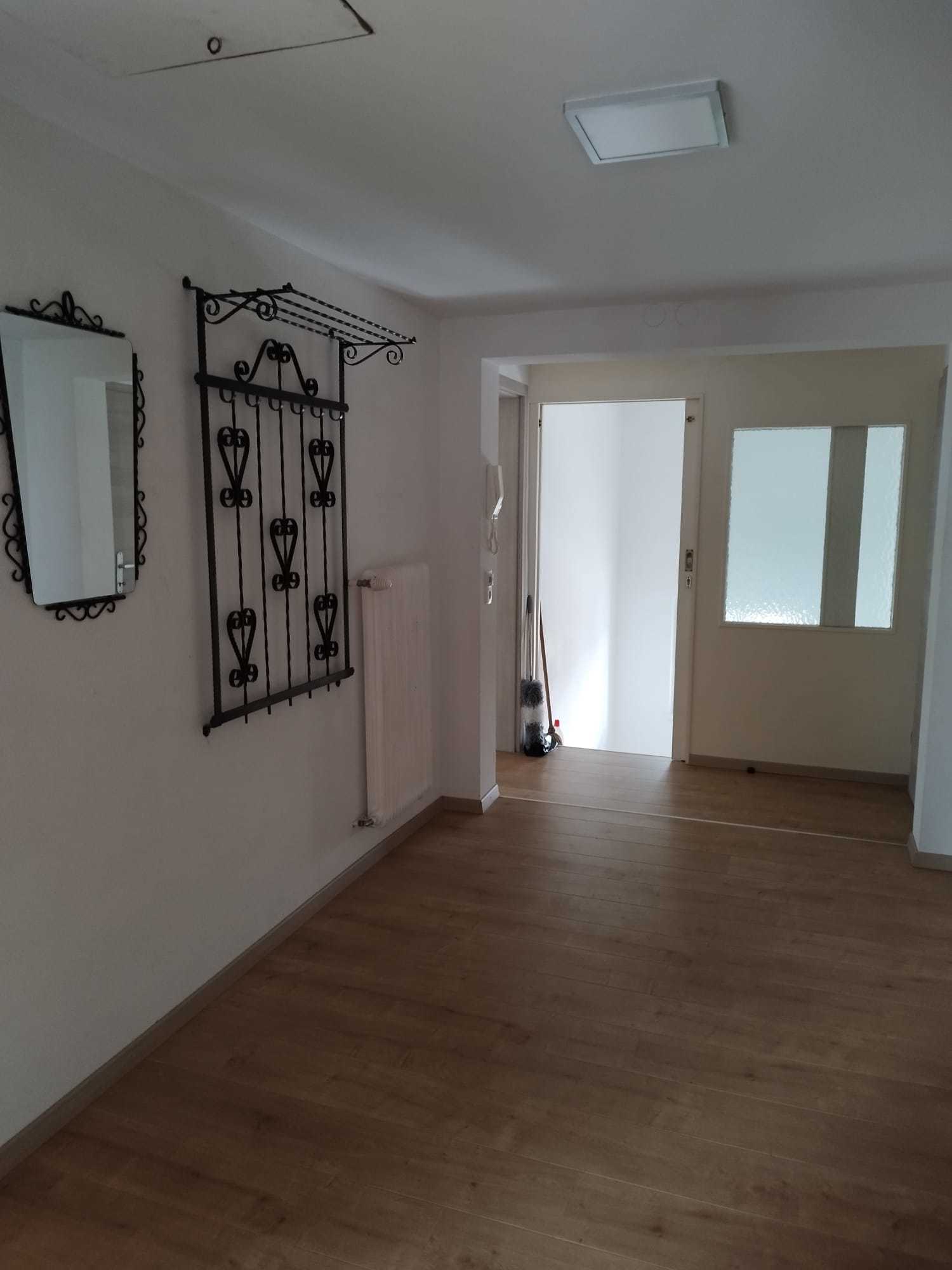 Schöne, helle, 5 Zimmer Wohnung mit 80 m², Balkon, Carport und Abstellraum.