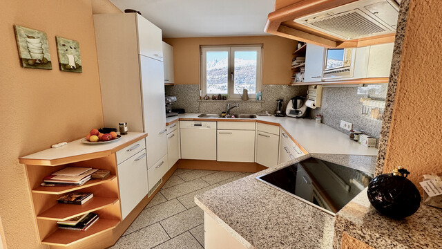 Große  helle 4 Zimmer Dachgeschosswohnung mit Aussicht, 2  Balkonen, Carport und viel Stauraum 