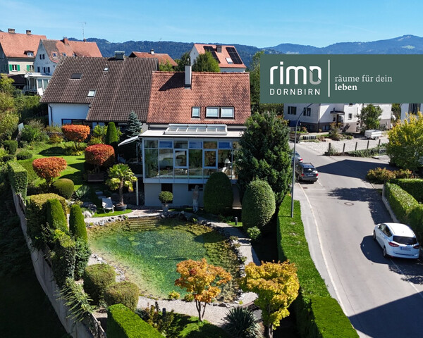 Ein Haus mit Charakter – Wohnen in Aussichtslage mit eigenem Schwimmteich