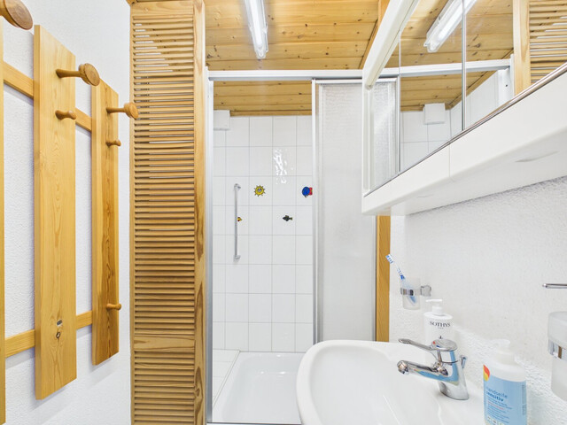 Ein Haus mit Charakter – Wohnen in Aussichtslage mit eigenem Schwimmteich