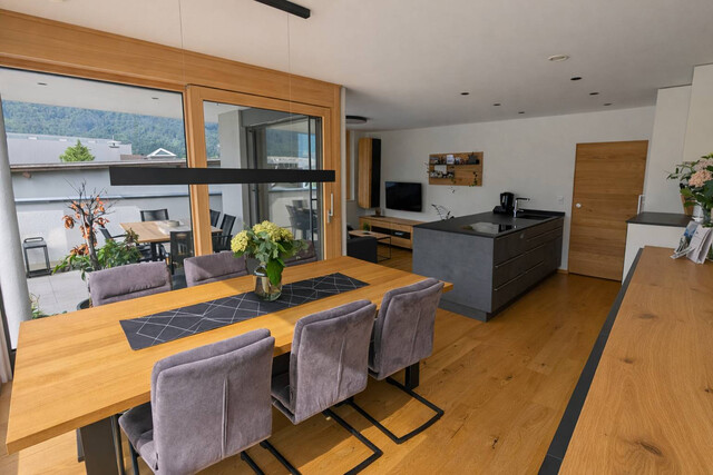 Möblierte 3-Zimmer Penthouse Wohnung inkl. 2 TG Plätzen 