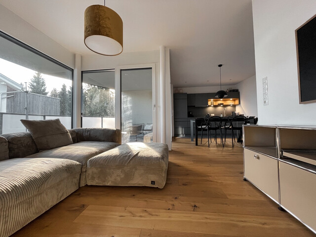 Naturnahe 2-Zimmer-Wohnung mit großzügiger Terrasse in ruhiger Wohngegend in Höchst inkl. TG, Privat