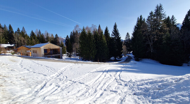 Großes Grundstück mit Ferienhaus-Widmung auf der Tschengla