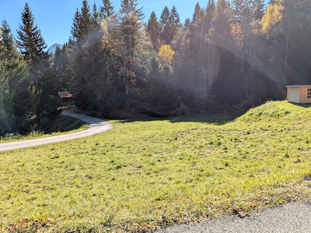 Großes Grundstück mit Ferienhaus-Widmung auf der Tschengla