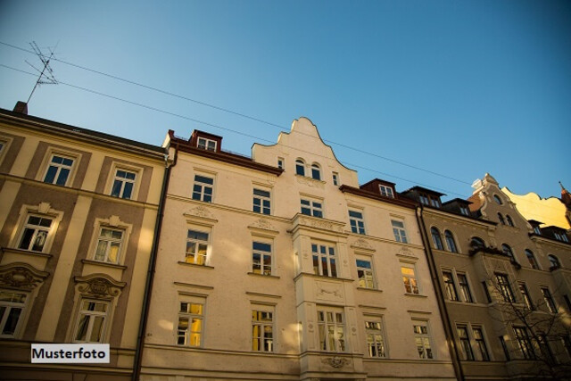 Historisches Anwesen mit Wohnhaus, Werkstattgebäude und großen Nutzflächen