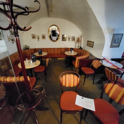 Traditionelles Café in zentraler Lage