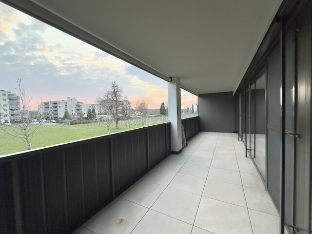 3 Zimmer Gartenwohnung Süd-West orientiert . SEEnahes FREIstehendes DREIgeschoßiges Wohngebäude  Angrenzend an Weingärten. In Sackgasse. T2