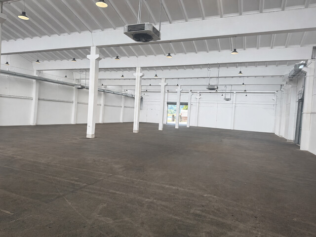 1.500 m2 große Halle in Nofels ab Aug 26 zu vermieten