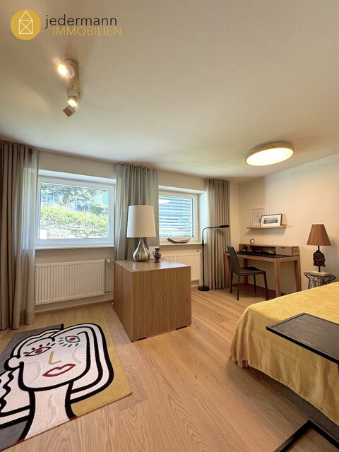 SULZ: PROFESSIONELL SANIERTES ARCHITEKTENHAUS MIT UNVERBAUBAREM PANORAMABLICK