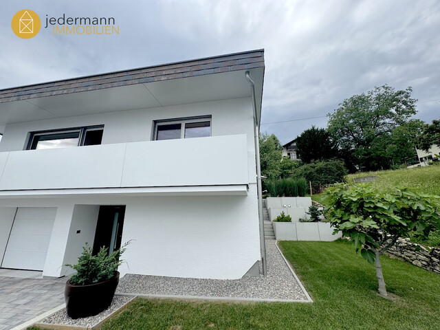 SULZ: PROFESSIONELL SANIERTES ARCHITEKTENHAUS MIT UNVERBAUBAREM PANORAMABLICK