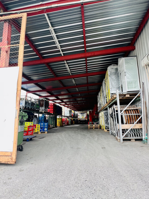 Attraktive Gewerbeimmobilie im Betriebsgebiet Lustenau Nord mit großem Innen- und Außenlager, Bürotrakt und Betriebswohnung.