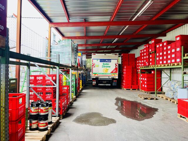 Attraktive Gewerbeimmobilie im Betriebsgebiet Lustenau Nord mit großem Innen- und Außenlager, Bürotrakt und Betriebswohnung.